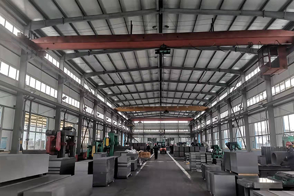 Graphite-electrodes-of-similar-length-are-packed-in-one-piece_1