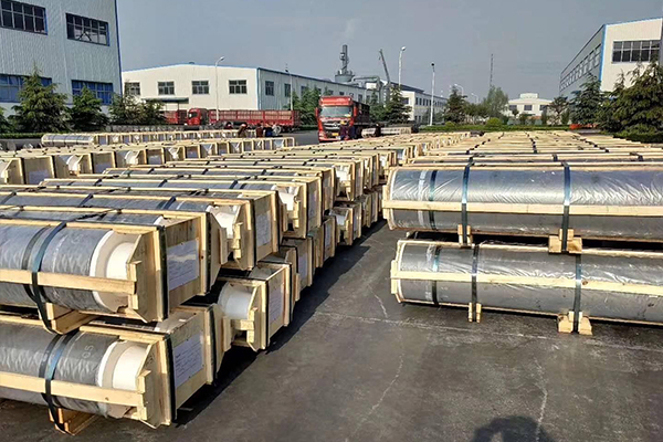 The-graphite-electrode-is-stored-without-touching-the-ground-1_1