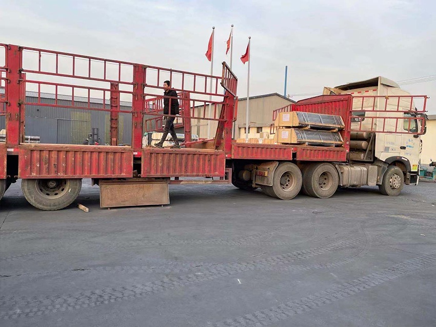 Graphite Electrode Current Density - Truck transportation of graphite electrodes